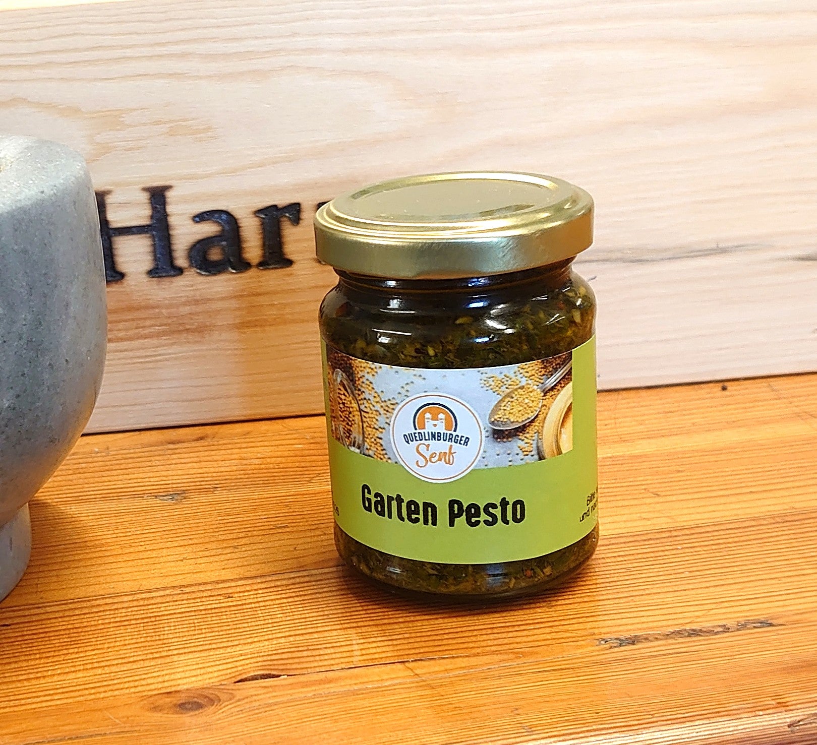 Pesto - mit Salbei oder Garten-Kräutern