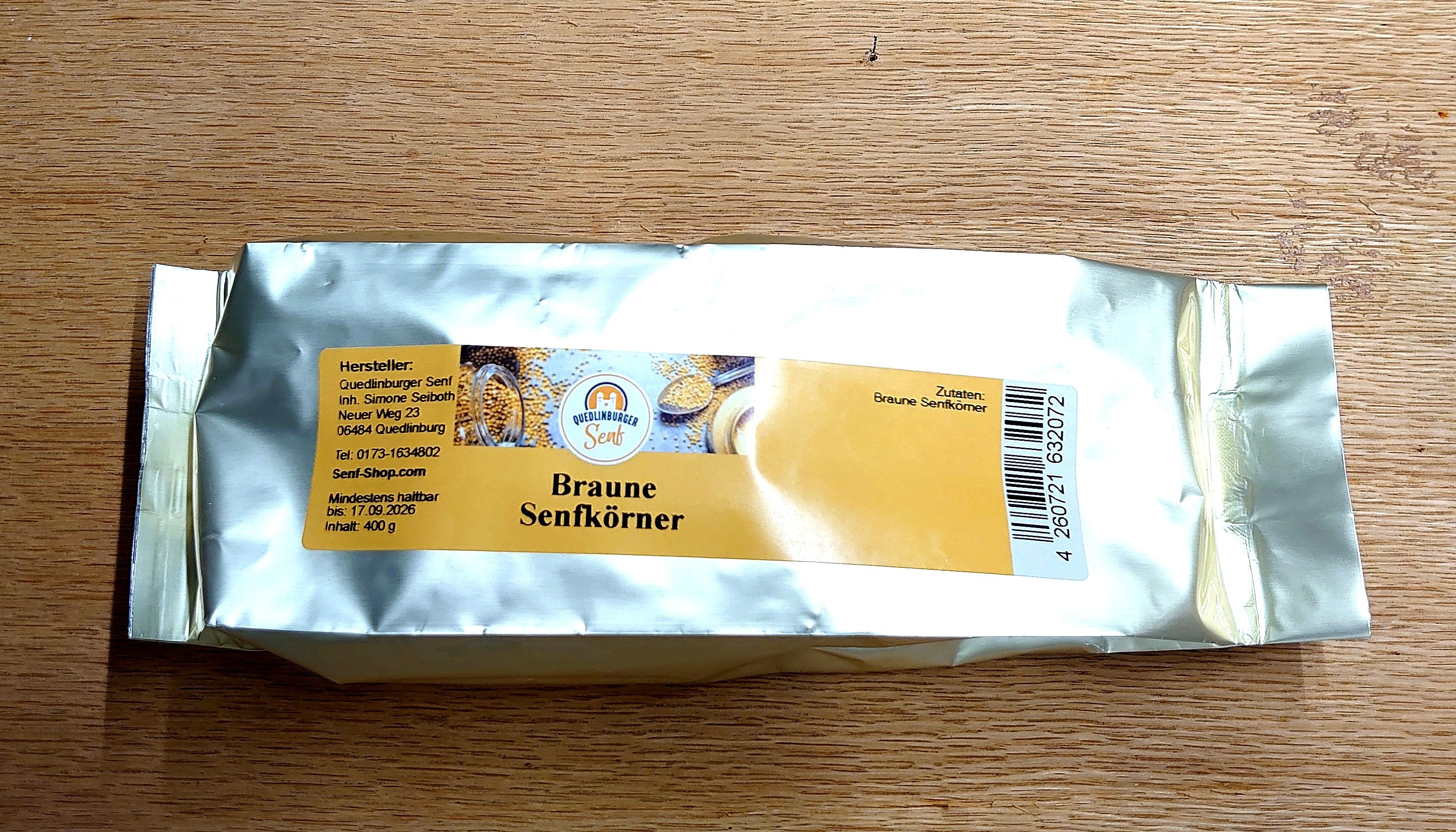 Tüte mit braunen Senfkörnern