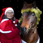 Simone als Wichtel mit Pony Jimmy