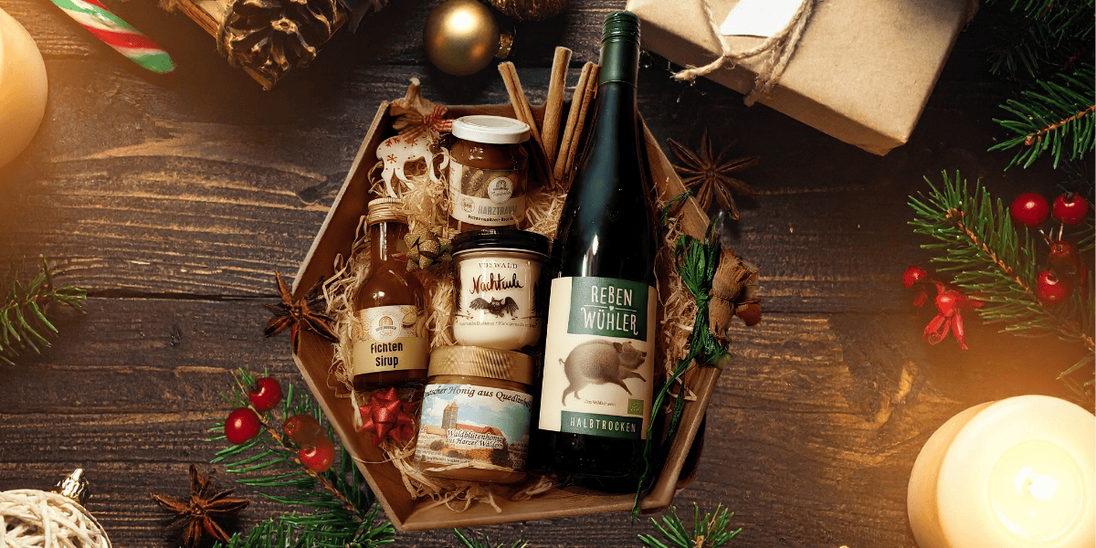 edle Holzkassette mit Senf-Geschenk und Weihnachtsdeko