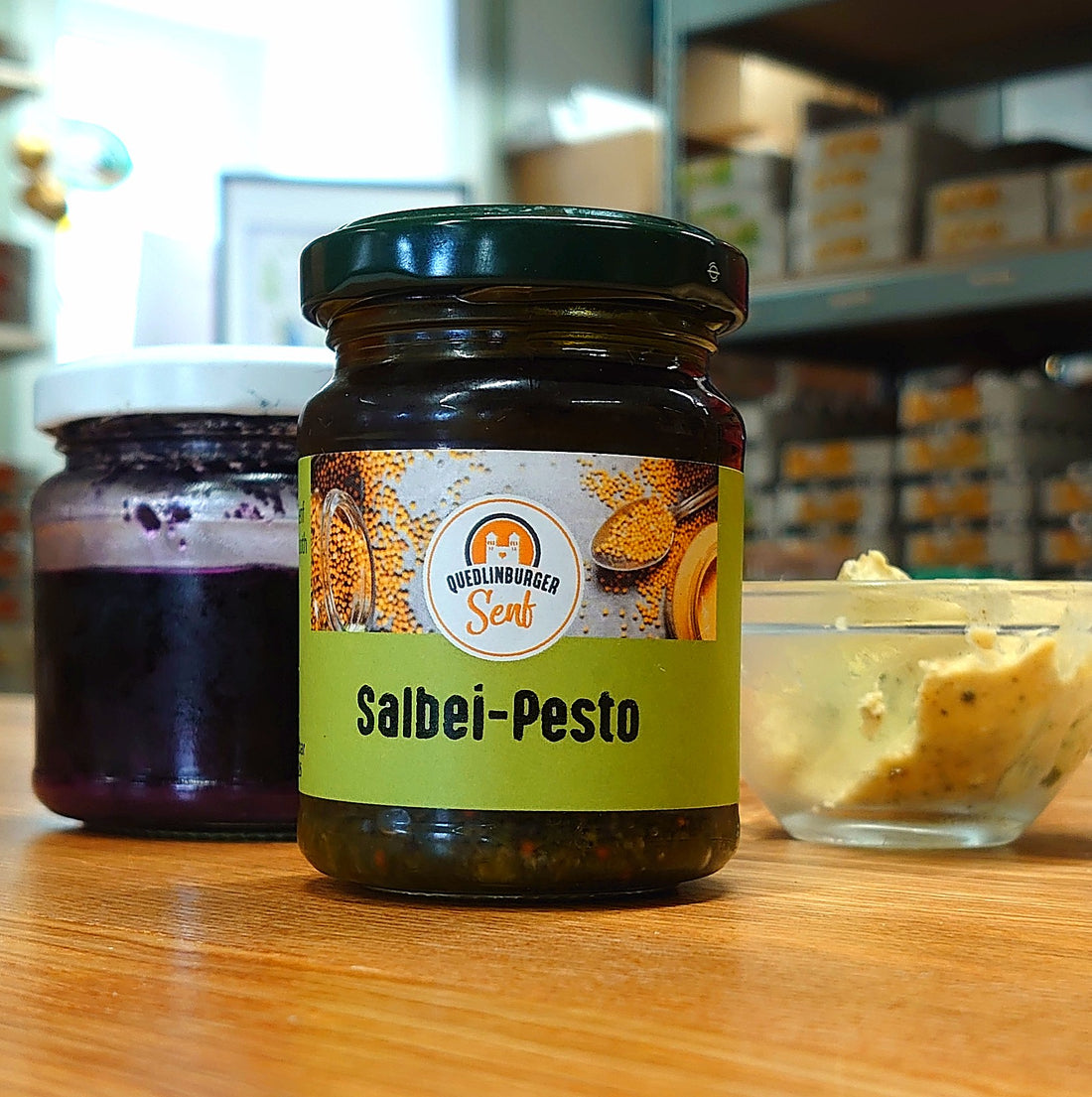 Pesto - mit Salbei oder Garten-Kräutern