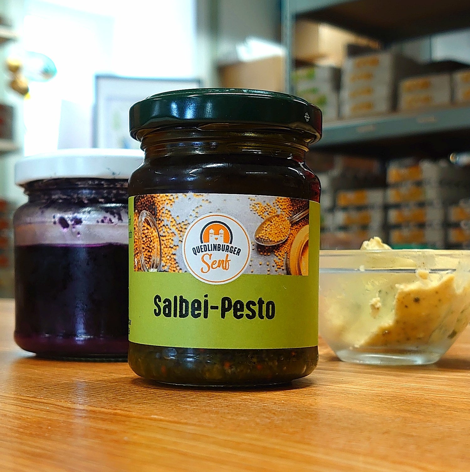 Pesto - mit Salbei oder Garten-Kräutern