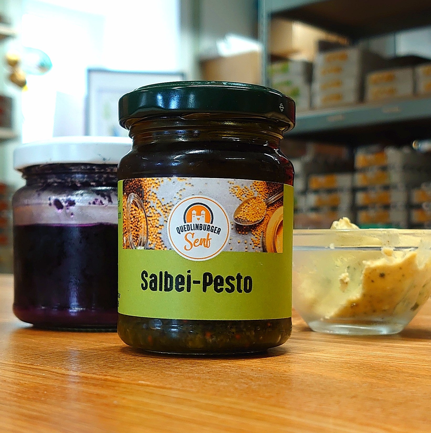 Pesto - mit Salbei oder Garten-Kräutern